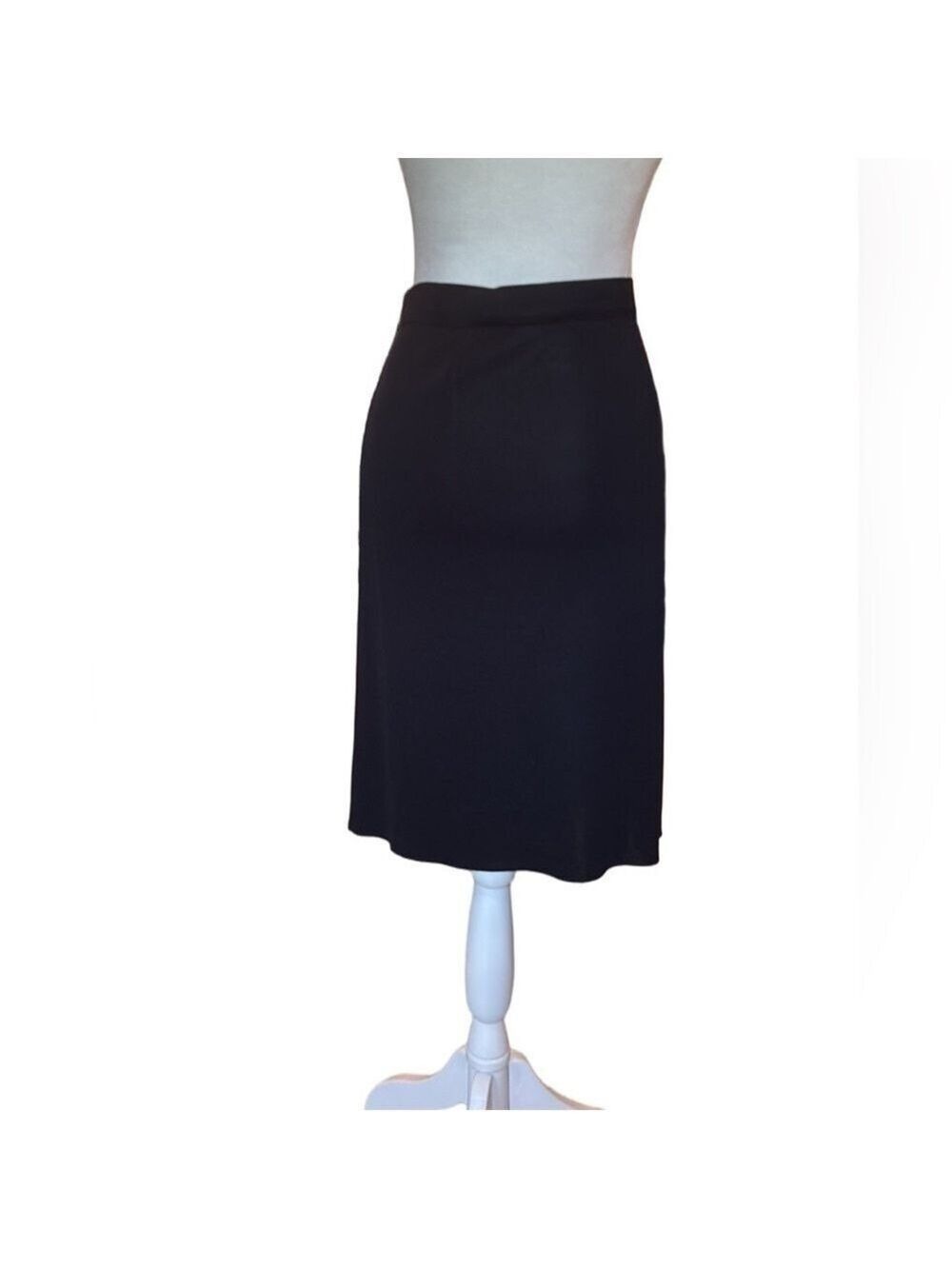 Exclusively Misook Size M black knit pull on skirt. Classic career neutral